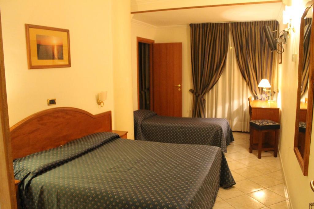 Hr Hotel & Spa Piano di Sorrento Ruang foto