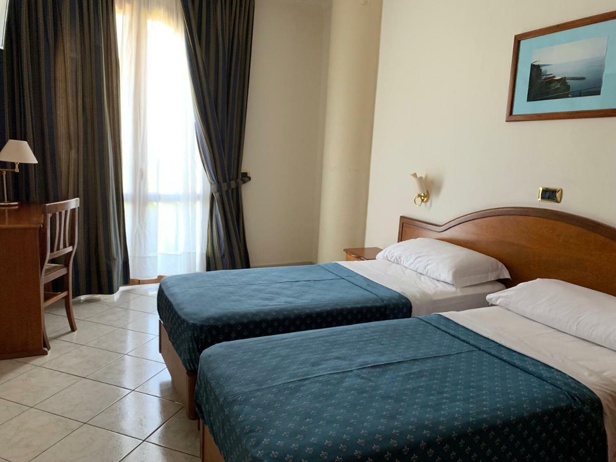 Hr Hotel & Spa Piano di Sorrento Bagian luar foto